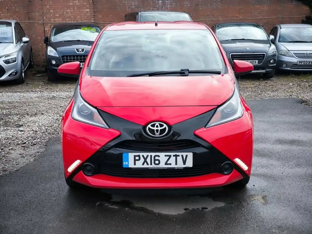 2016-toyota-aygo-10-vvt-i-x-play-68bhp-5d-x-shift-big-26