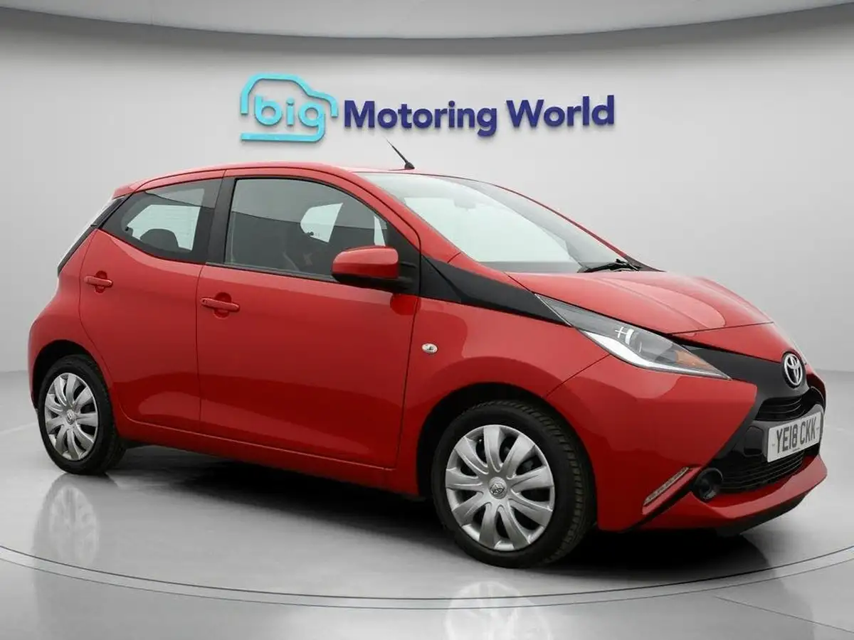 2018-toyota-aygo-10-vvt-i-x-play-71bhp-5d-big-0