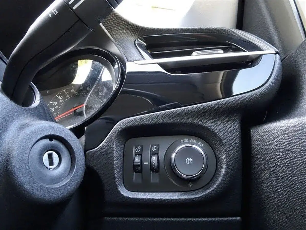 2020-vauxhall-corsa-12i-se-big-28
