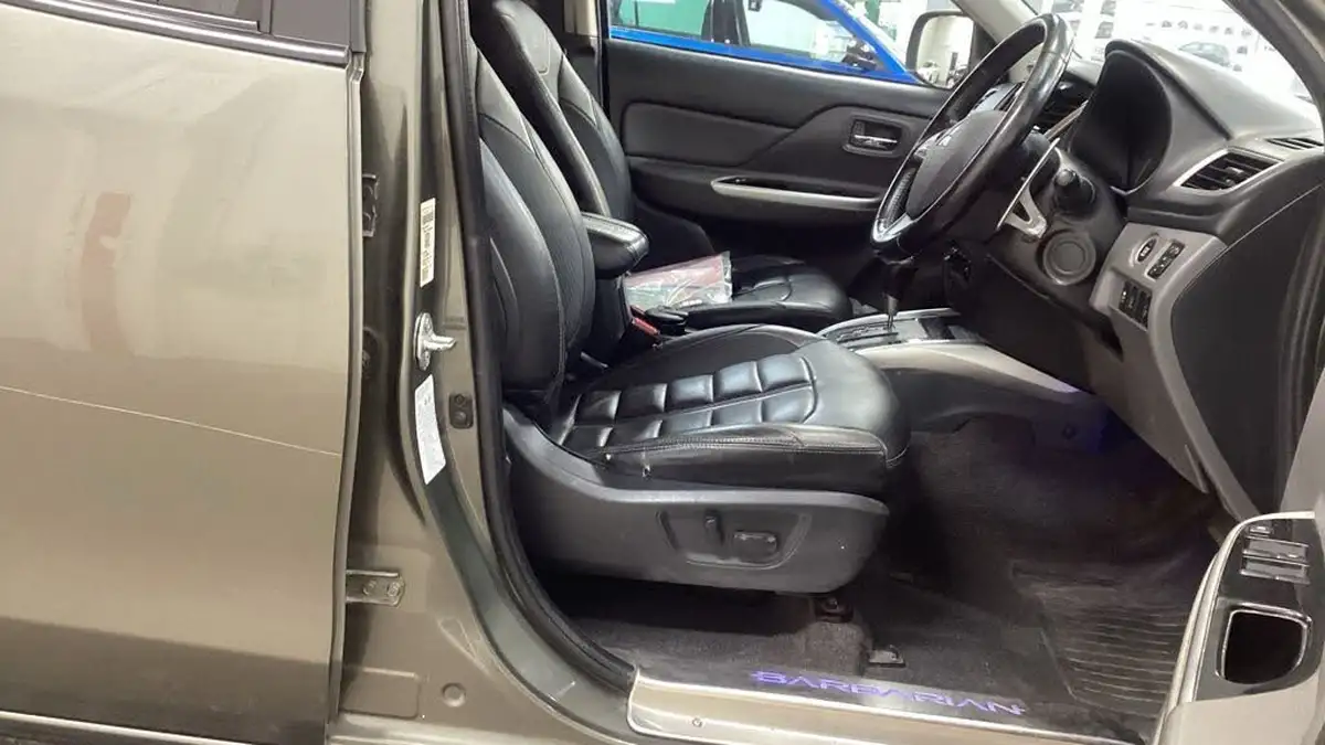 2015-mitsubishi-l200-24di-d-barbarian-auto-big-7