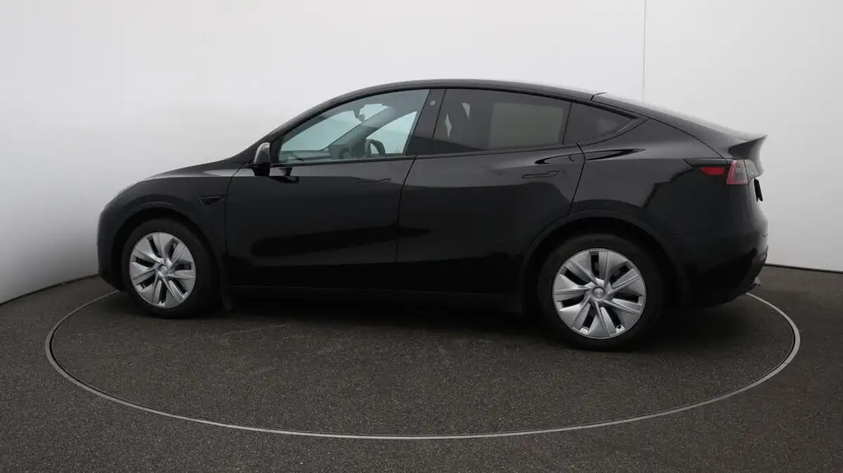2022-tesla-model-y-e-long-range-big-57