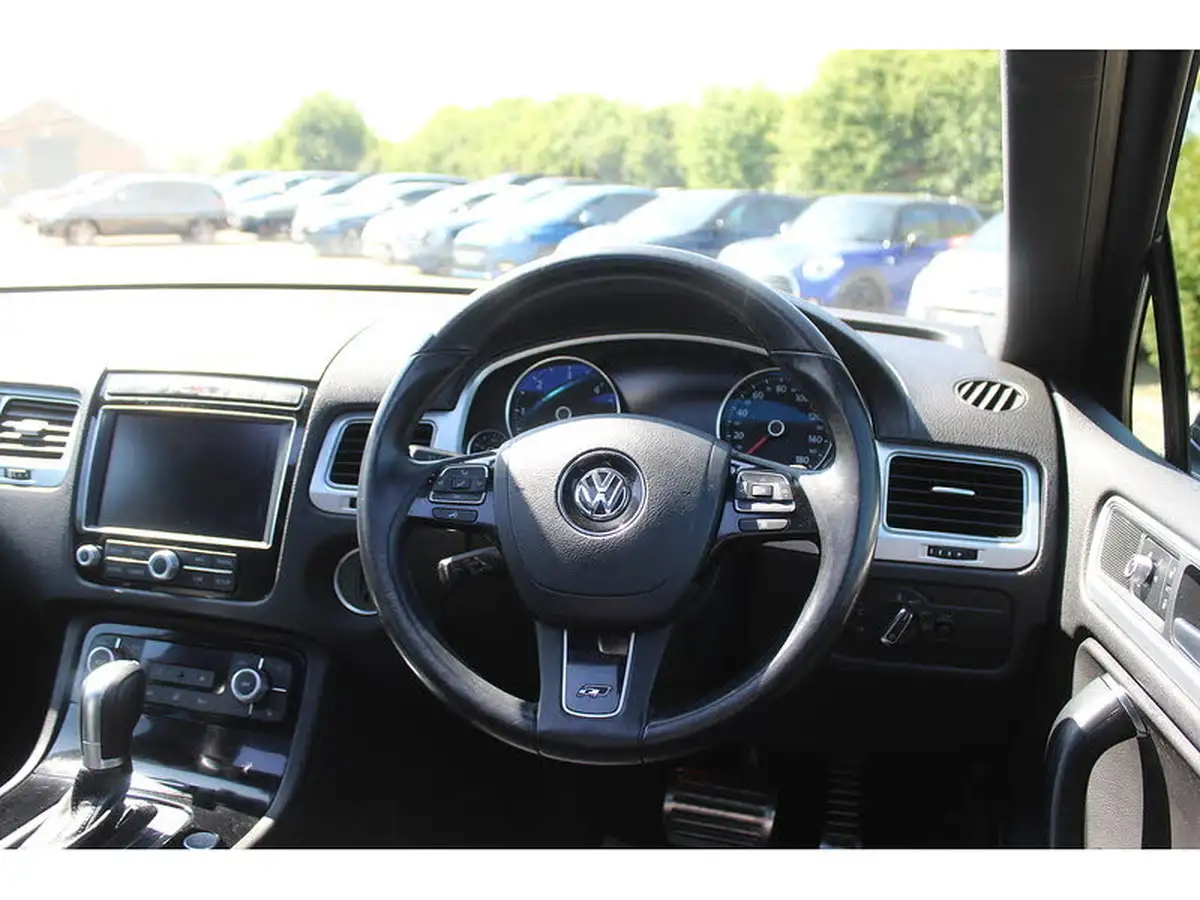 2017-volkswagen-touareg-30tdi-r-line-plus-262ps-ss-2967cc-big-12
