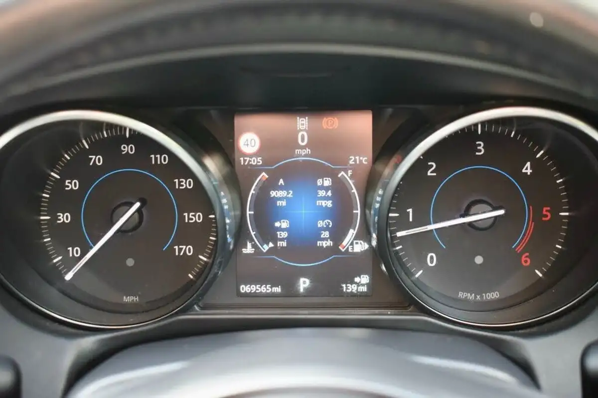 2016-jaguar-xf-20td-portfolio-180ps-auto-big-42