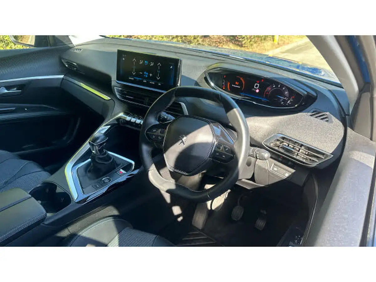 2021-peugeot-3008-suv-12-puretech-allure-big-10