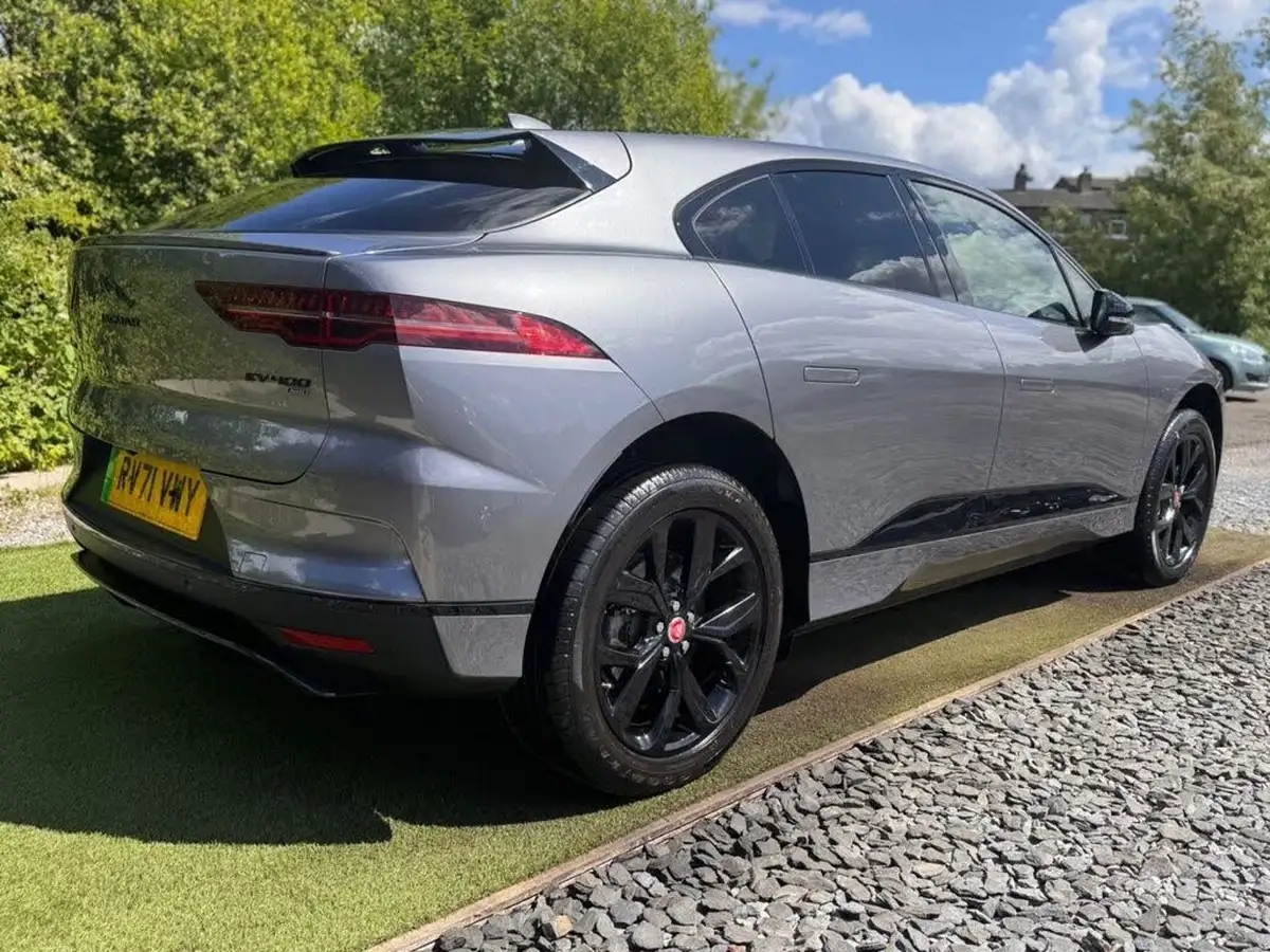 2021-jaguar-i-pace-ev400-black-big-8