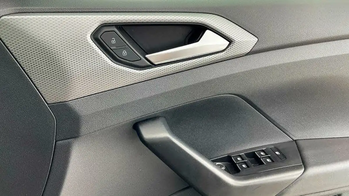 2021-volkswagen-t-cross-10-tsi-active-95ps-big-18