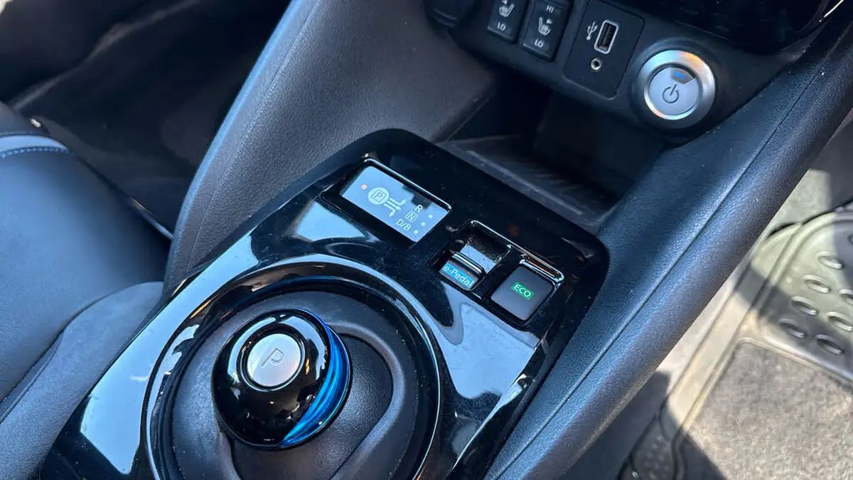 2020-nissan-leaf-e-tekna-big-20