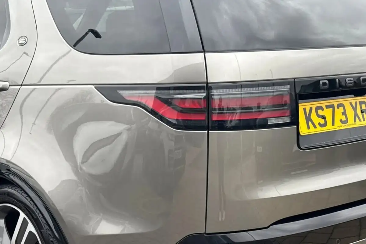 2023-land-rover-discovery-30-d300-dynamic-hse-big-19