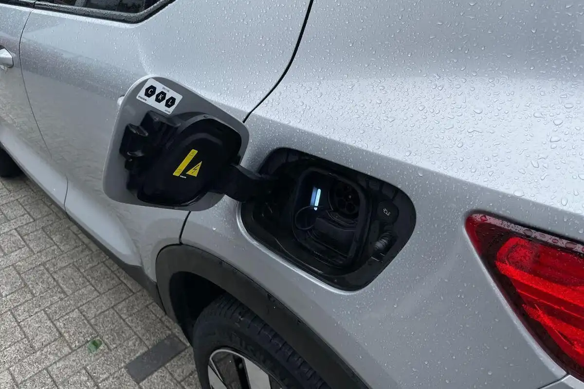 2023-volvo-xc40-e-twin-recharge-core-big-17