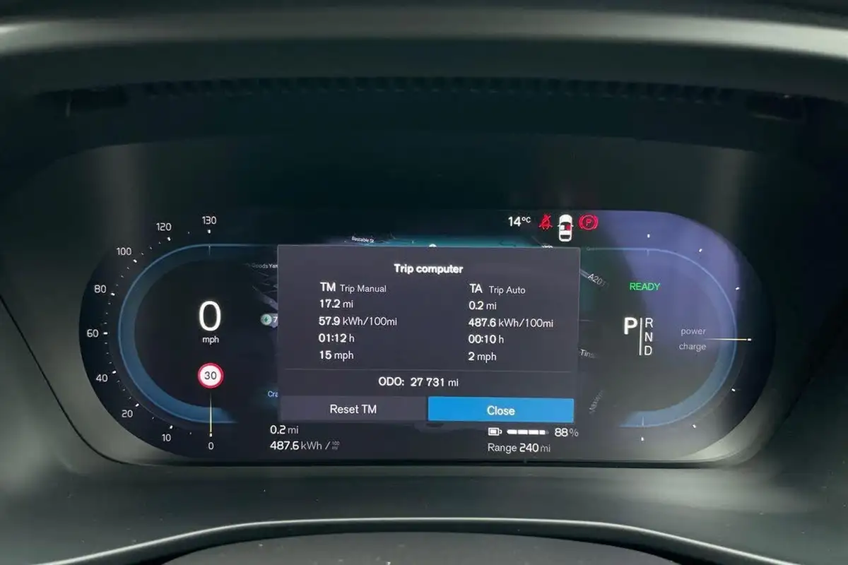 2023-volvo-xc40-e-twin-recharge-core-big-41