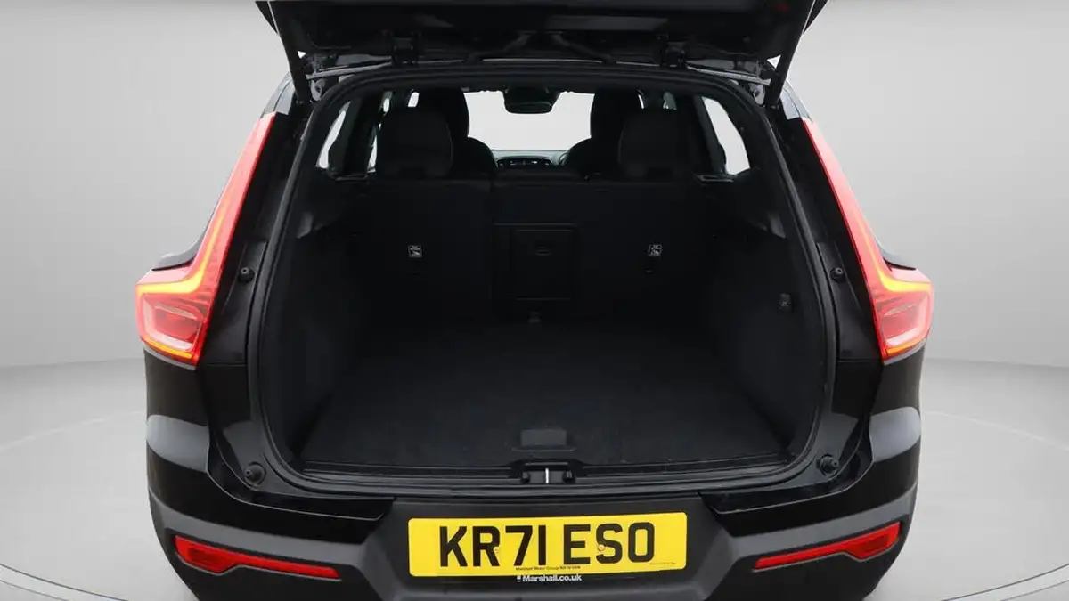 2022-volvo-xc40-20-b4-r-design-big-17