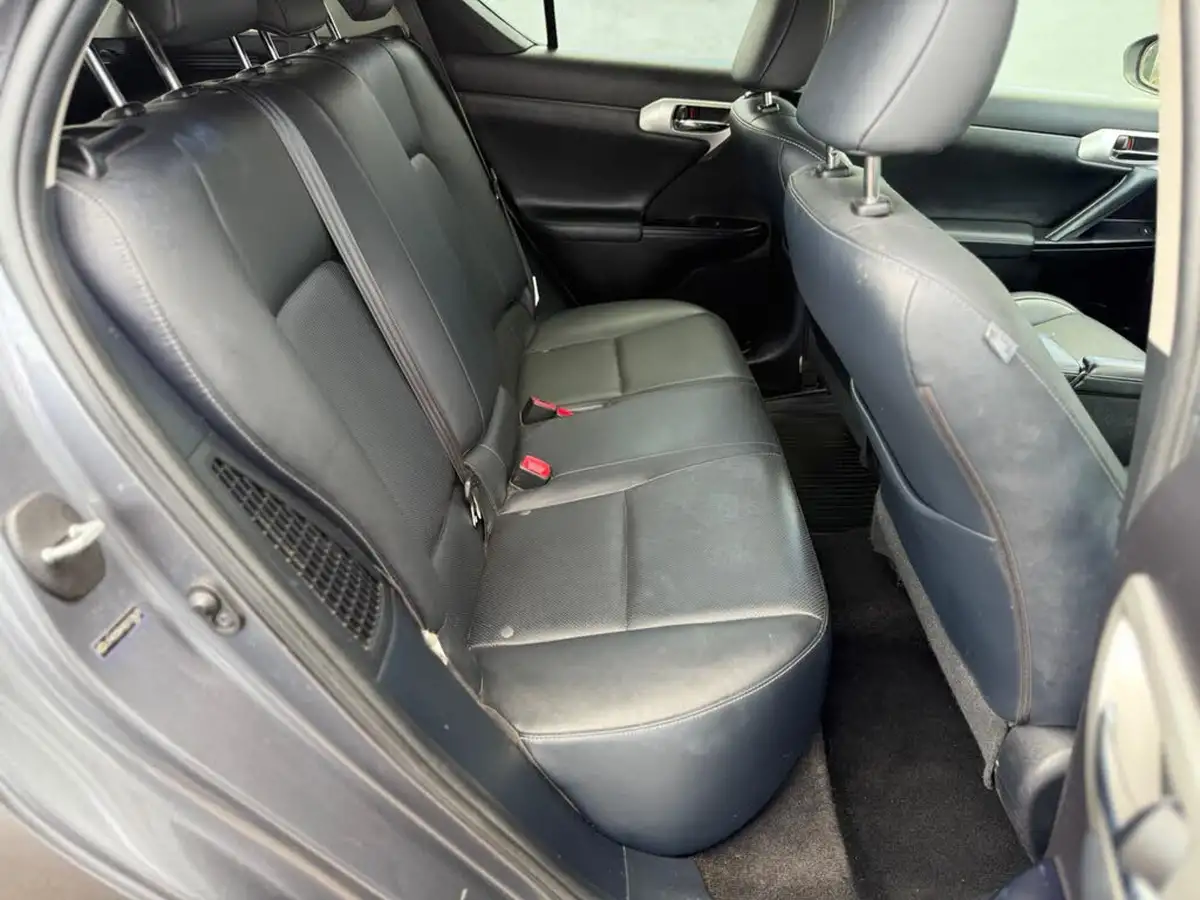 2013-lexus-ct-200h-18-premier-big-27