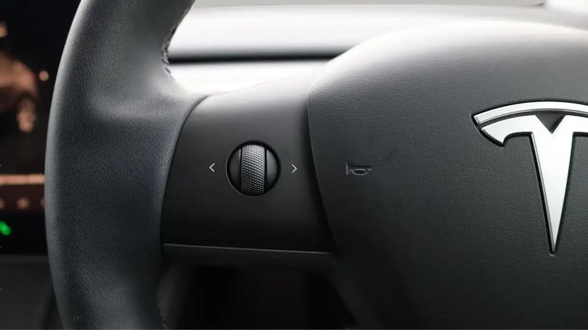 2023-tesla-model-y-e-rwd-big-23