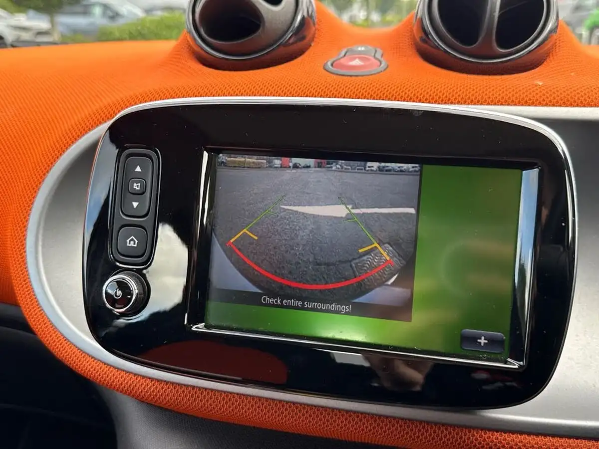 2015-smart-forfour-09-edition-1-big-24