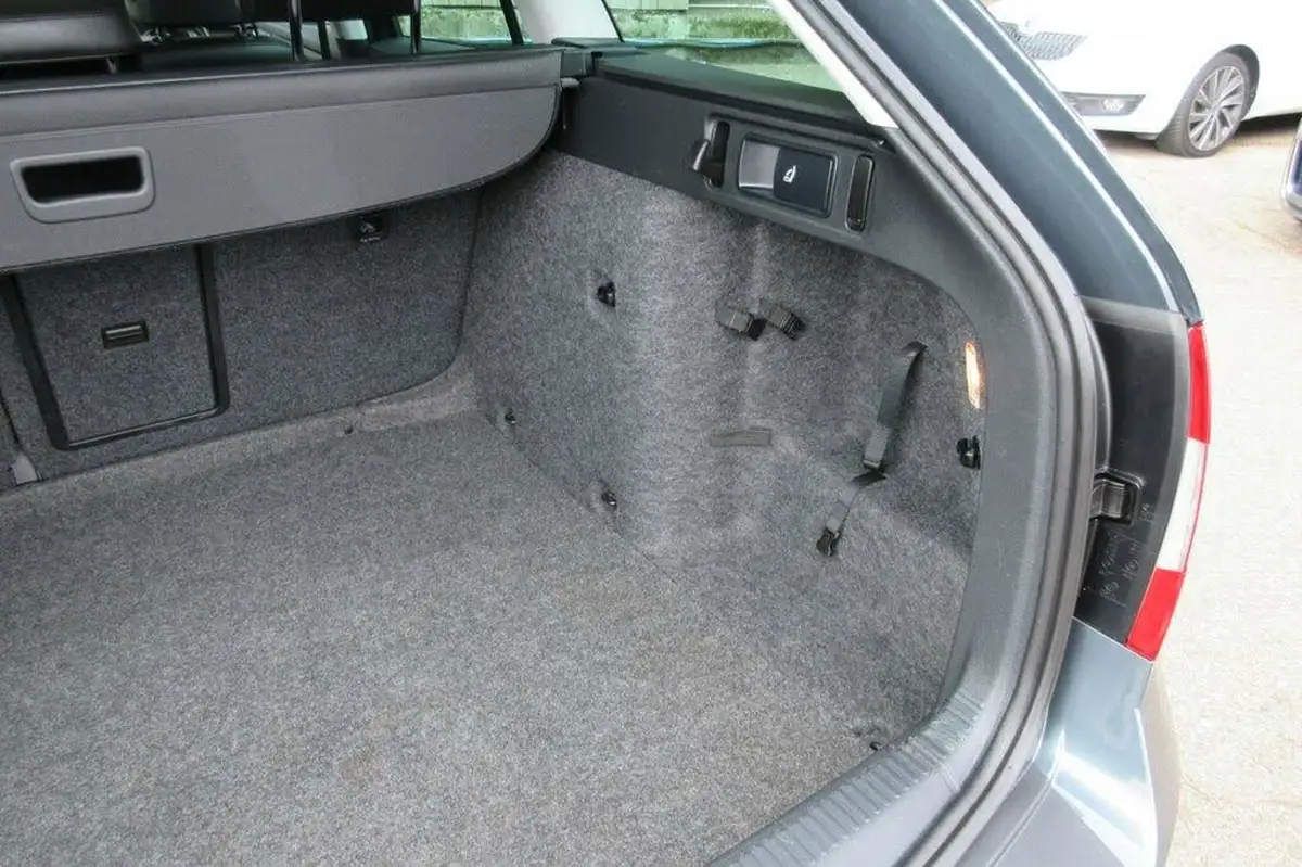2014-skoda-octavia-20tdi-scout-184ps-dsg-big-37