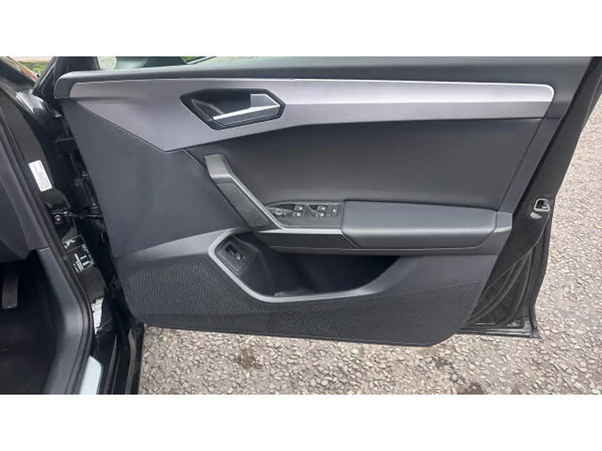 2024-seat-leon-14-e-hybrid-fr-hatchback-big-18