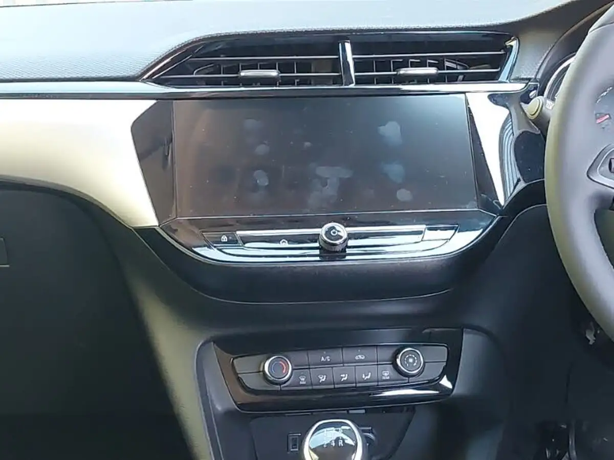 2024-vauxhall-corsa-12i-design-big-10