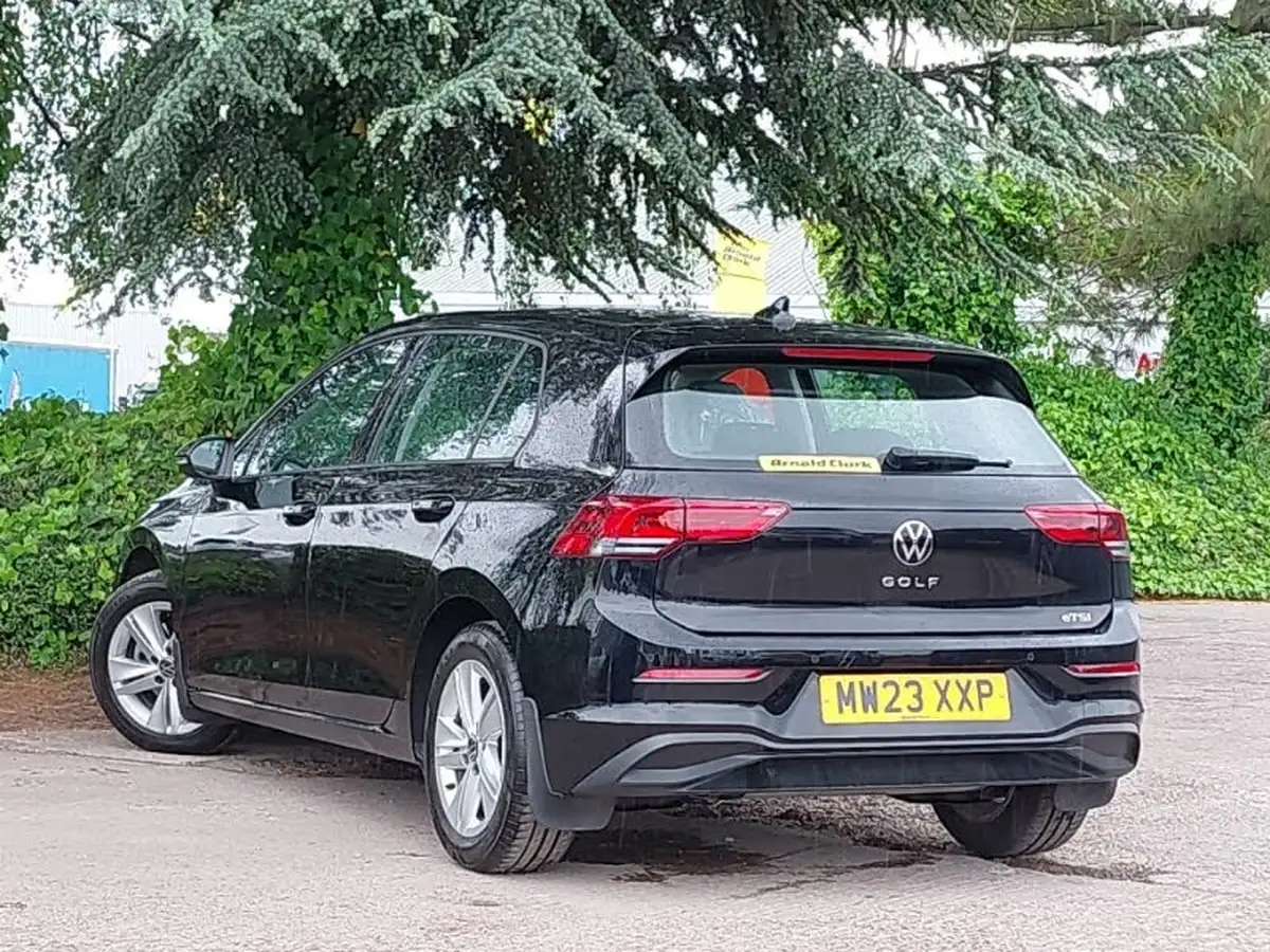 2023-volkswagen-golf-15-etsi-life-150ps-hatchback-big-1