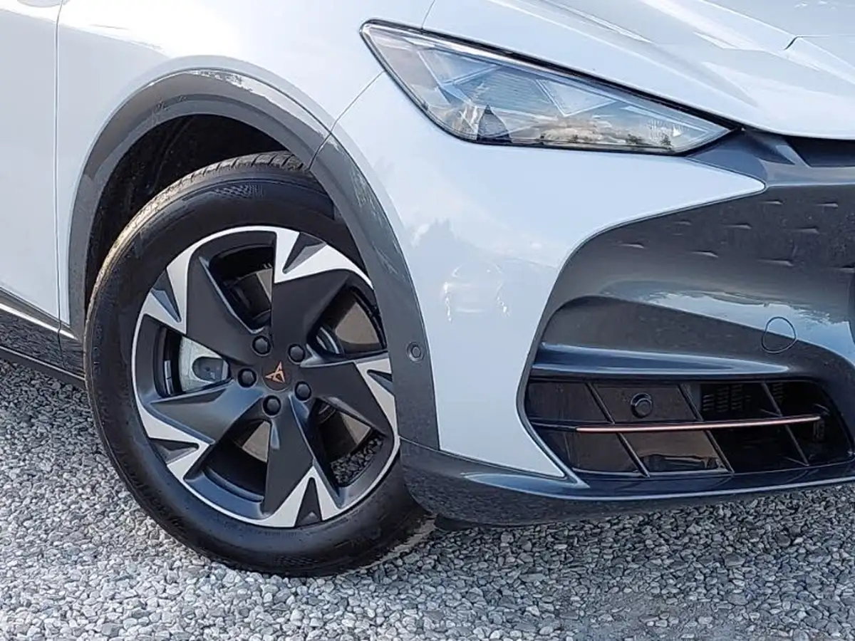 2025-cupra-tavascan-e-v1-winter-pack-big-8