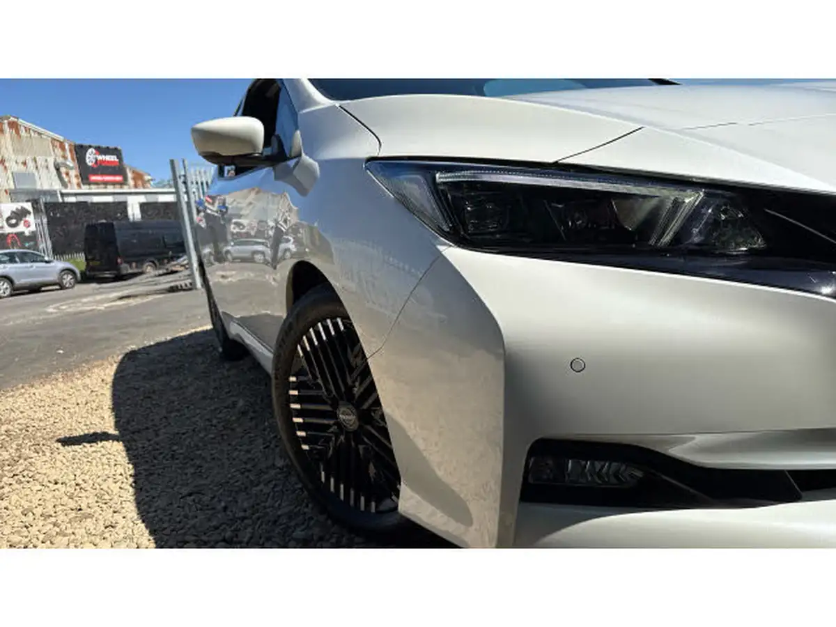 2022-nissan-leaf-e-tekna-39kwh-big-38