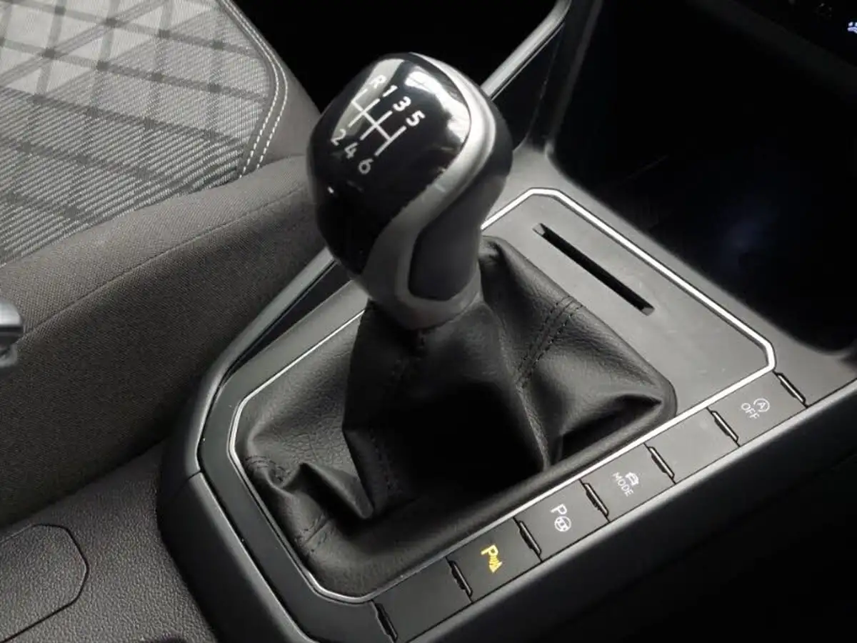 2022-volkswagen-taigo-10-tsi-r-line-big-16
