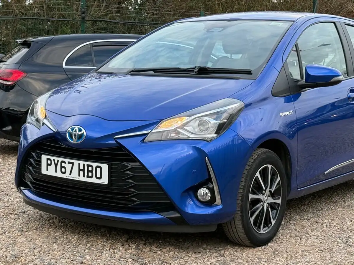 2018-toyota-yaris-15-vvt-i-icon-tech-98bhp-hybrid-1497cc-e-cvt-big-25