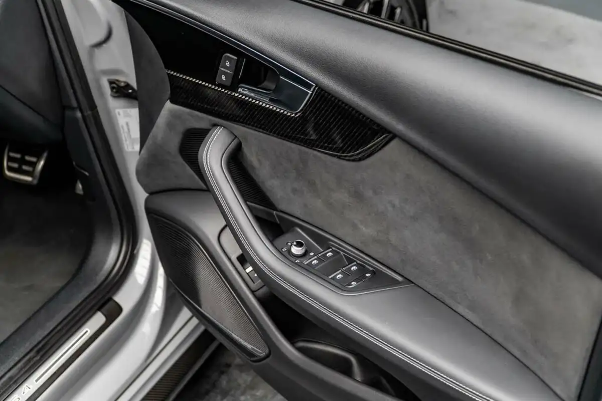 2023-audi-rs4-avant-29-tfsi-carbon-black-big-31