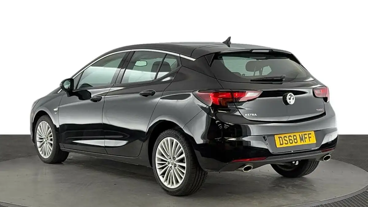 2018-vauxhall-astra-16i-turbo-elite-nav-hatchback-big-5