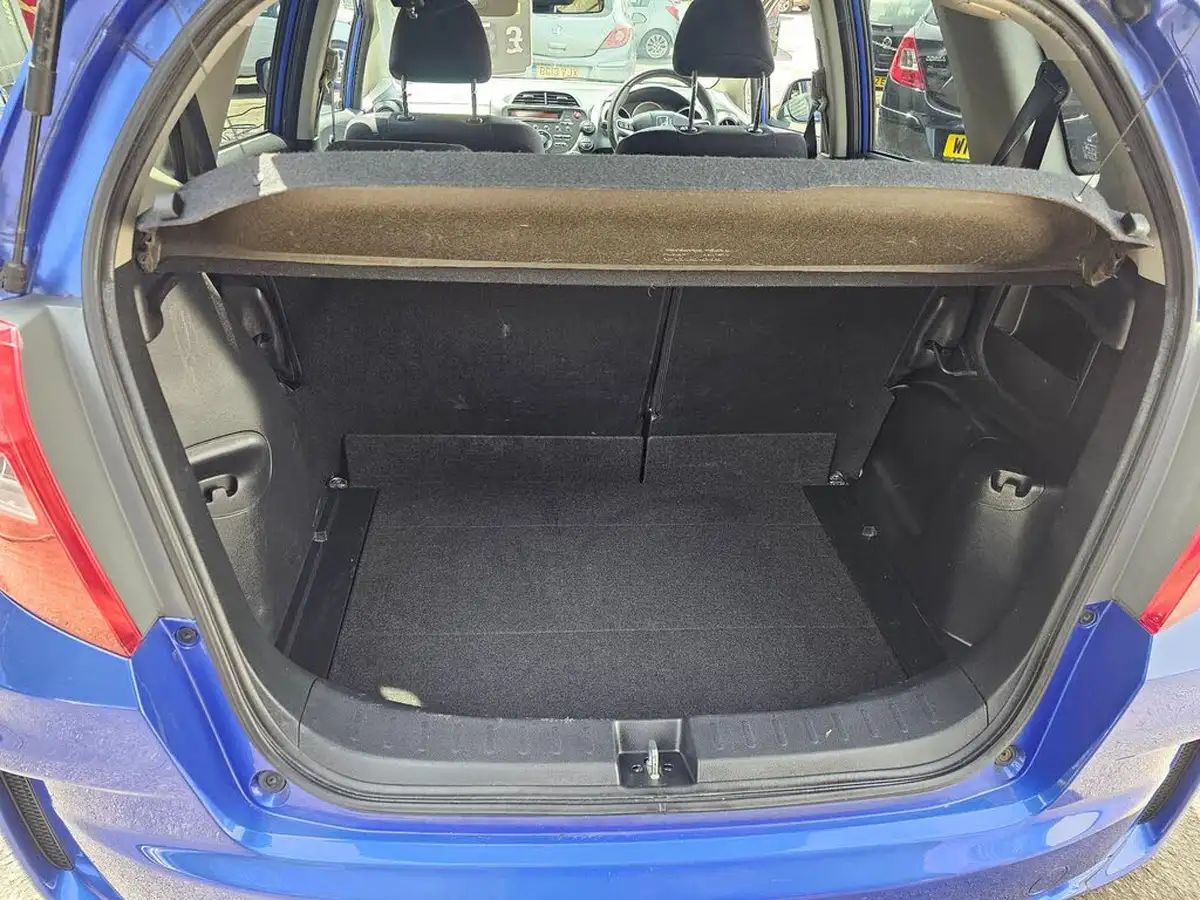 2012-honda-jazz-14-si-big-10