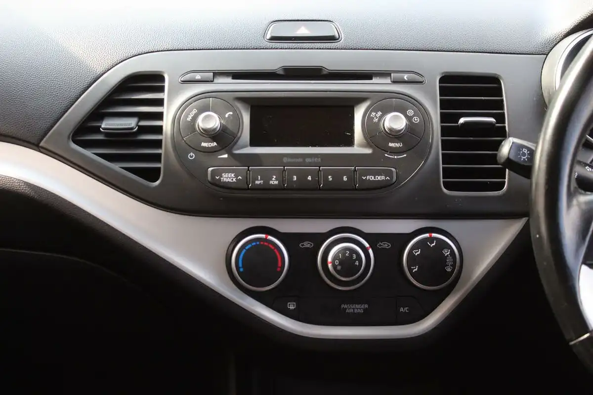 2015-kia-picanto-10-sr7-5d-big-13