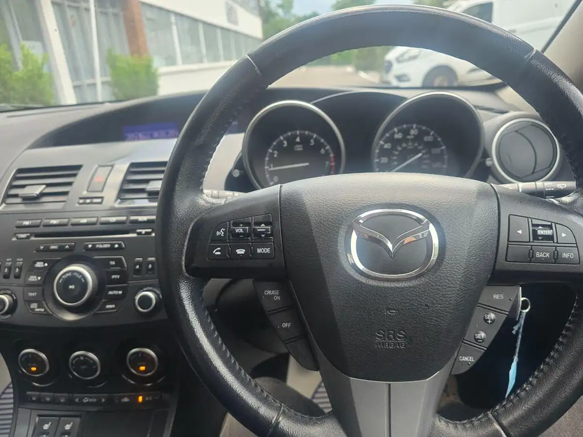 2012-mazda-mazda3-16-sport-big-14
