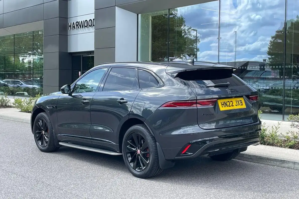 2022-jaguar-f-pace-20-p250-r-dynamic-black-big-12