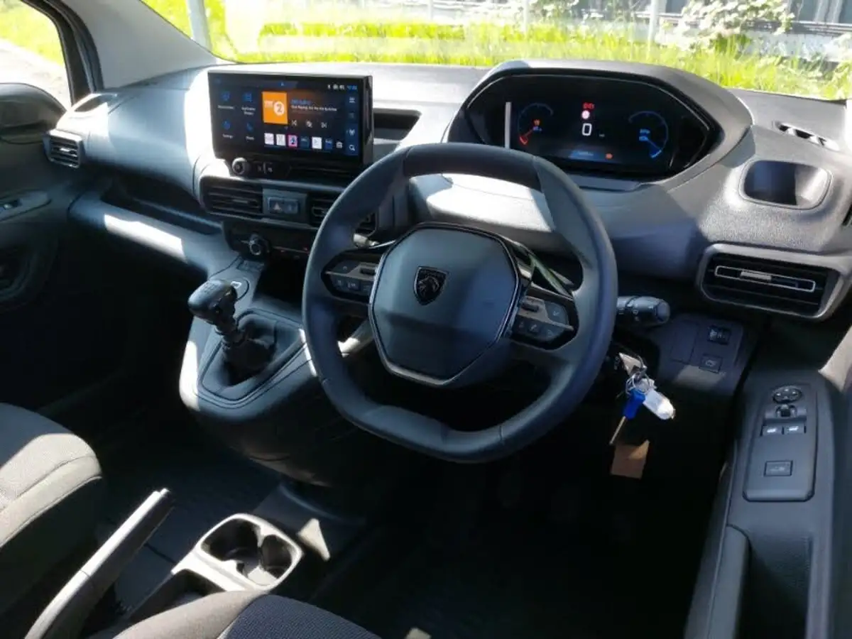 2024-peugeot-partner-15-bluehdi-professional-100pseu6d-big-2