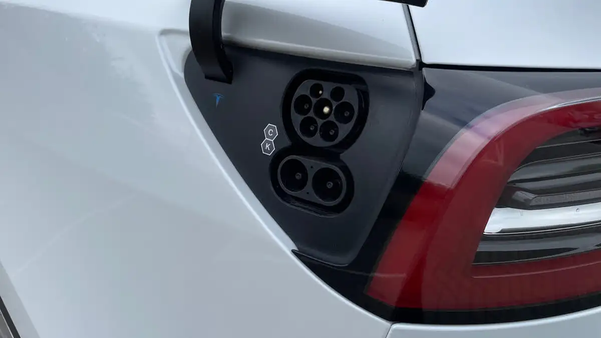 2022-tesla-model-y-e-long-range-big-20