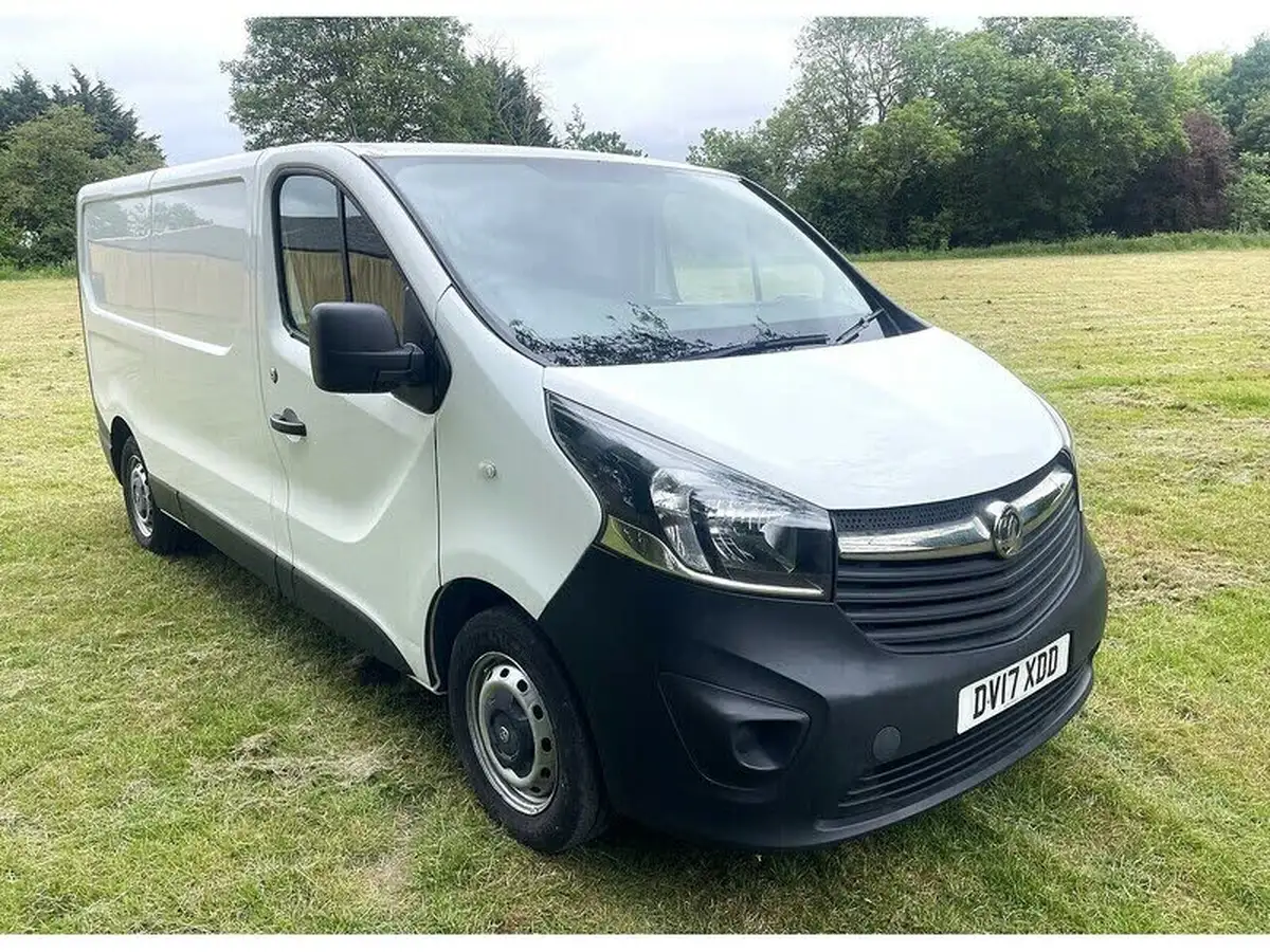 2017-vauxhall-vivaro-16cdti-2900-l2h1-120pseu6-panel-van-big-1
