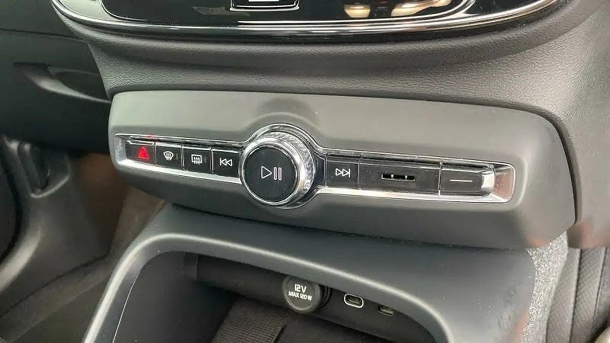 2023-volvo-xc40-20-b4-ultimate-big-6