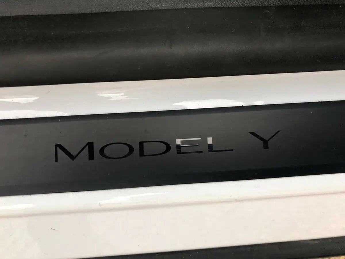 2022-tesla-model-y-e-rwd-big-26