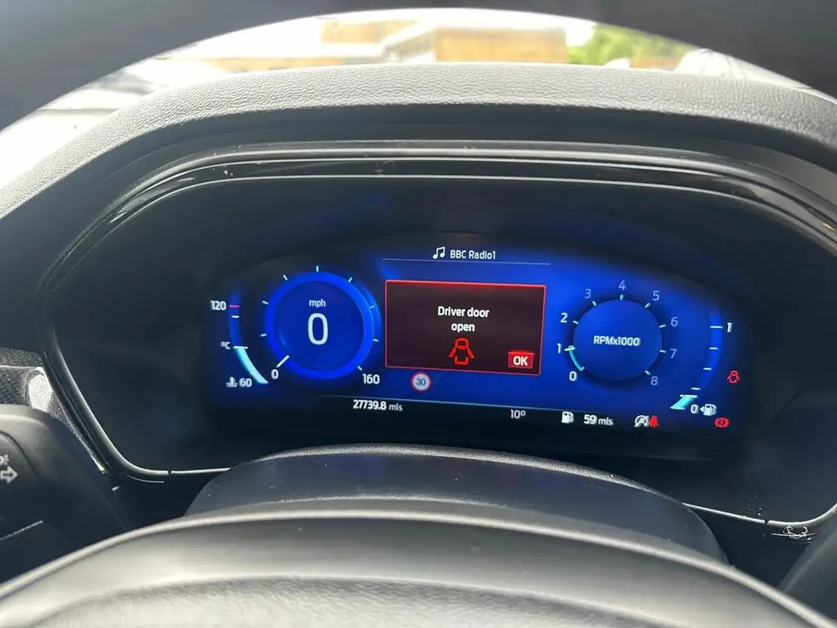 2022-ford-focus-10t-st-line-vignale-155ps-hybrid-mhev-hatchback-big-17