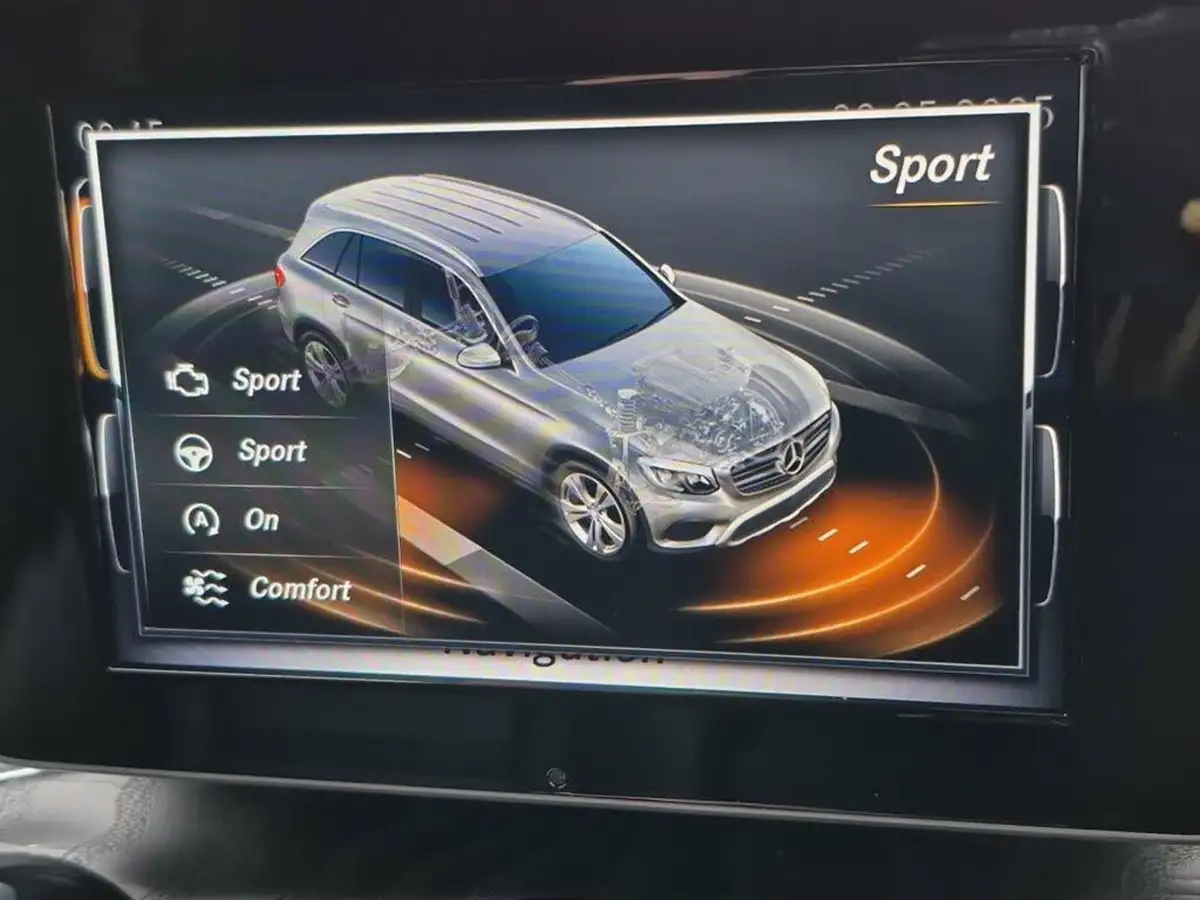 2019-mercedes-benz-glc-class-20-glc250-amg-line-premiumss-station-wagon-5d-big-21