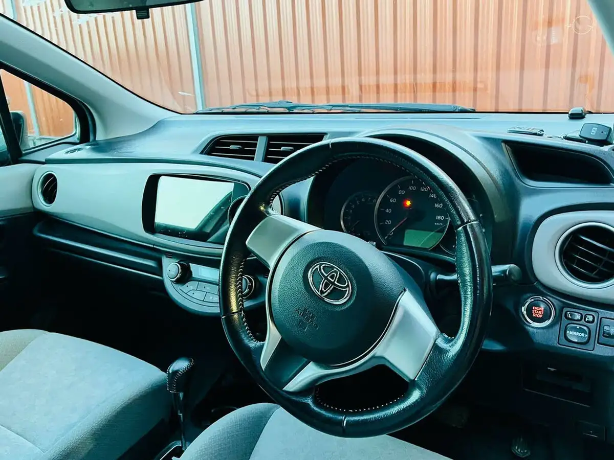 2011-toyota-yaris-big-12