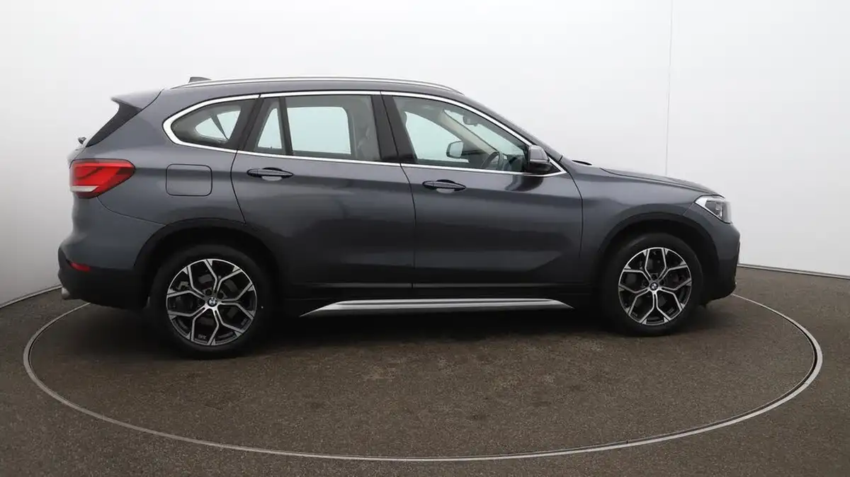 2020-bmw-x1-20-sdrive-20i-xline-big-50