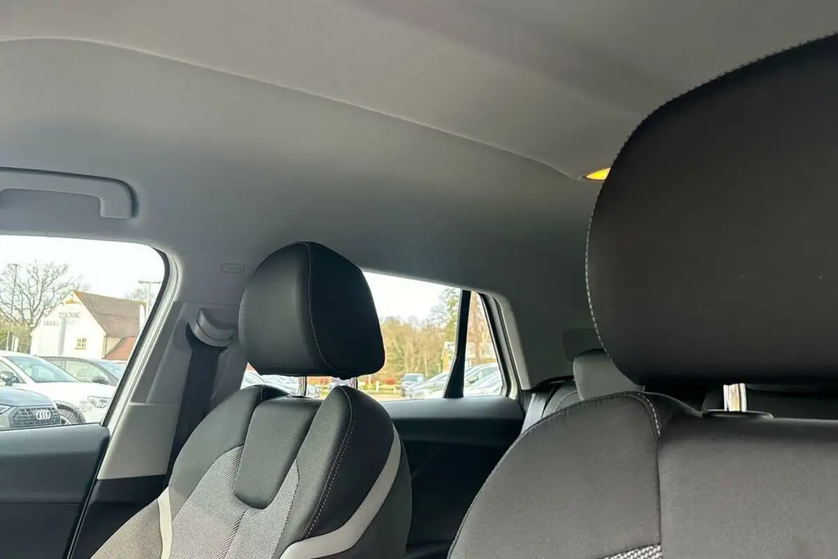 2023-audi-q2-10-30-tfsi-sport-big-27