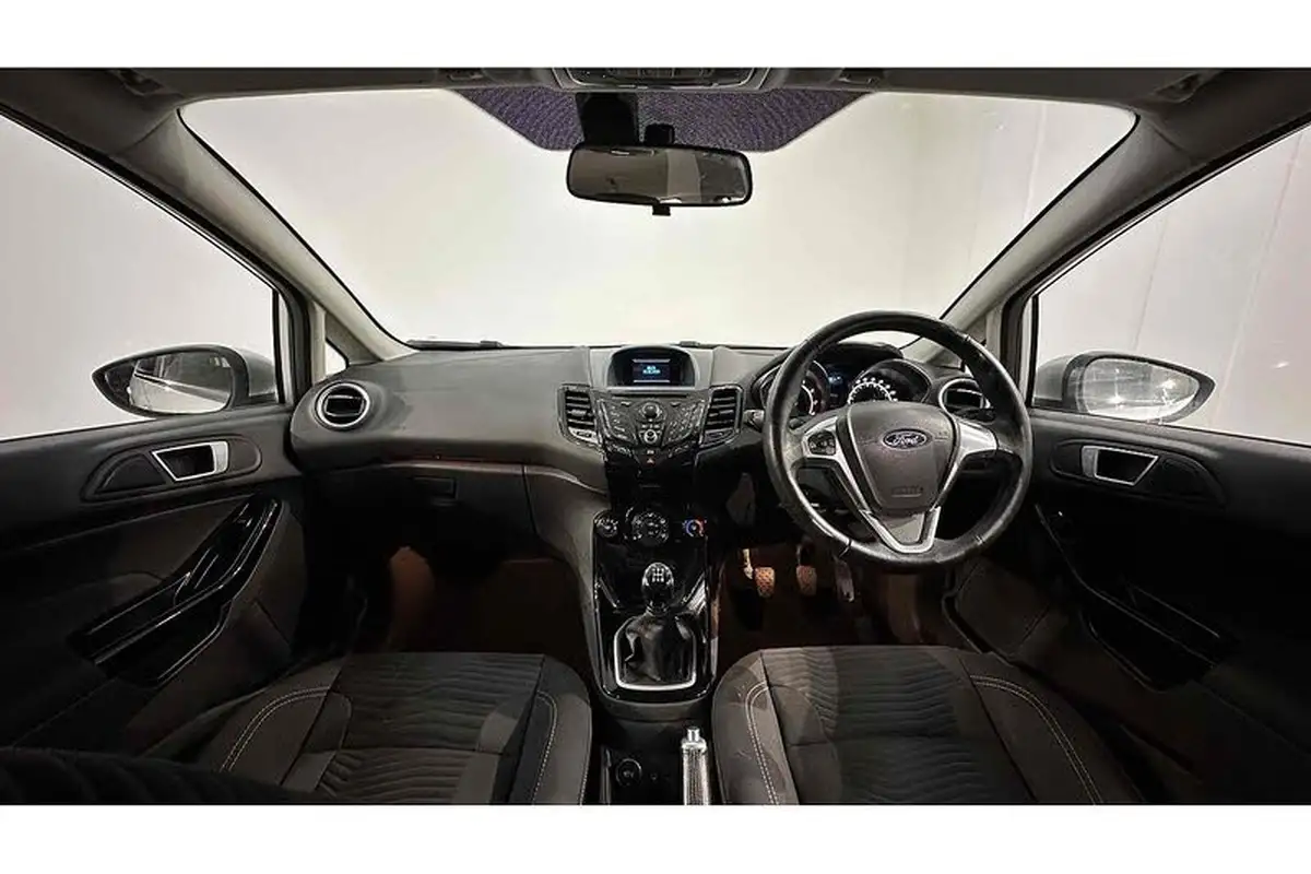 2014-ford-fiesta-125-zetec-5d-big-1