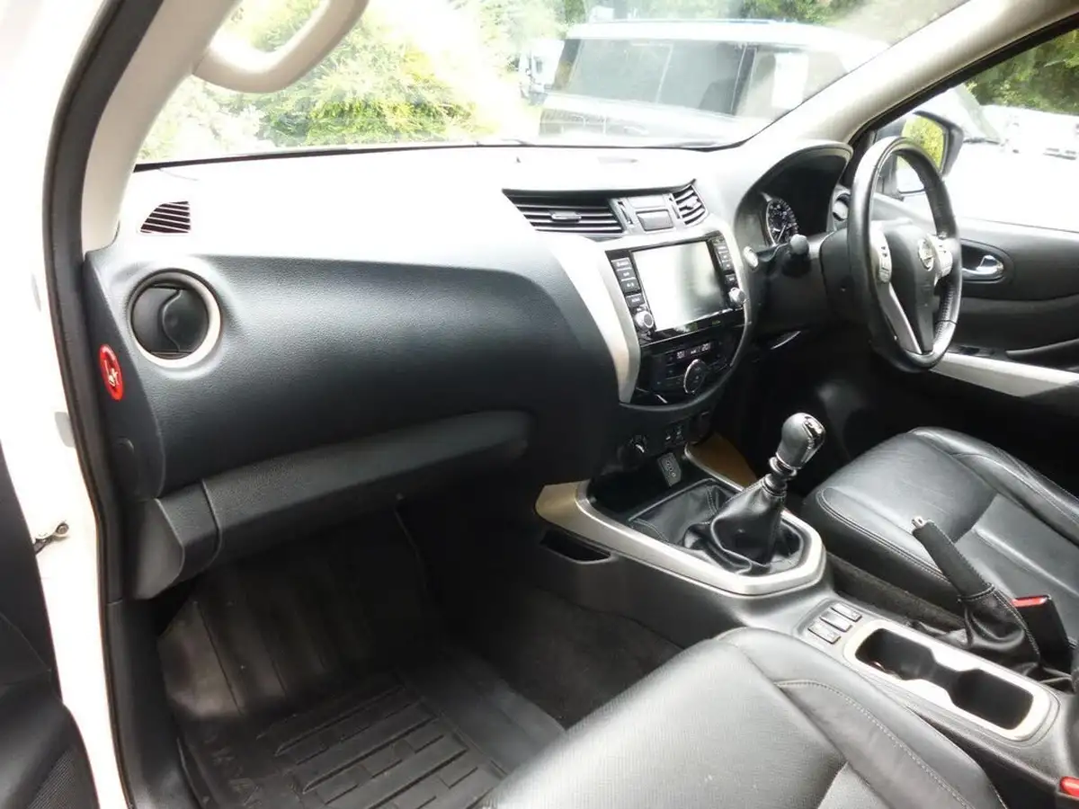 2019-nissan-navara-23dci-tt-tekna-8-navileather-big-19