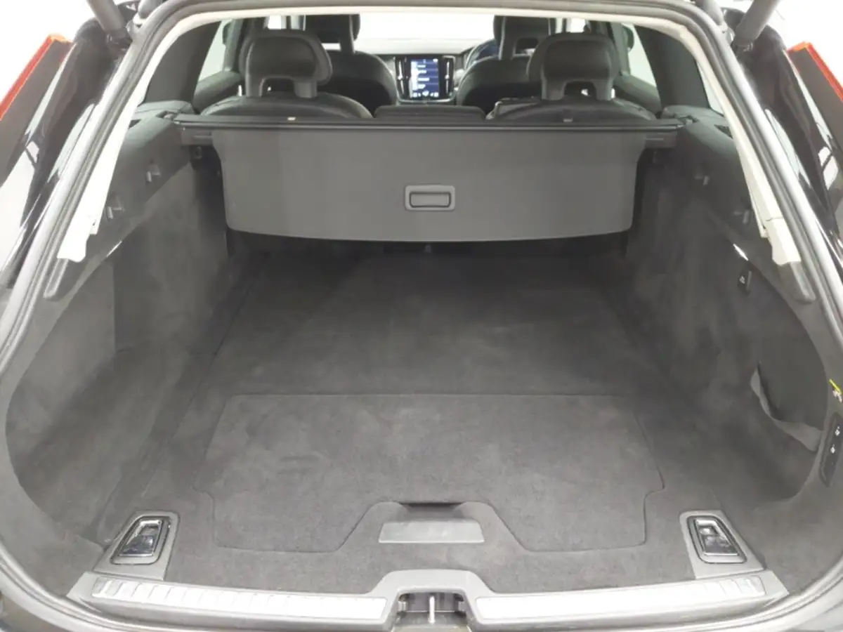 2017-volvo-v90-20td-d4-cross-country-pro-big-7