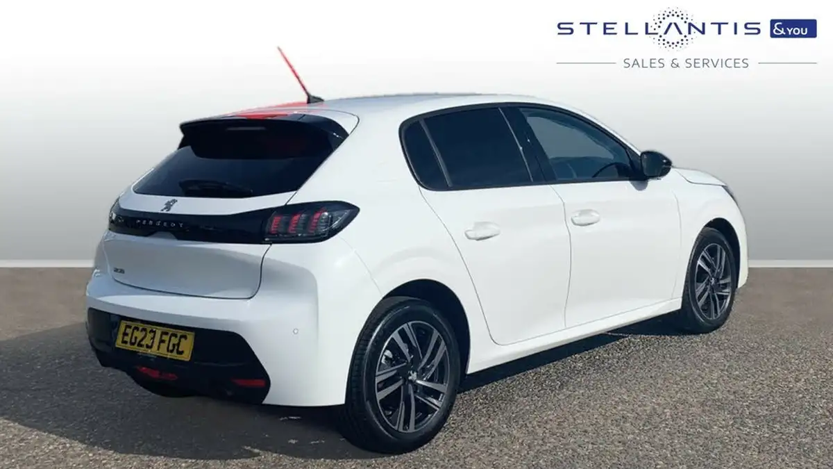 2023-peugeot-208-12-puretech-allure-premium-100ps-big-2