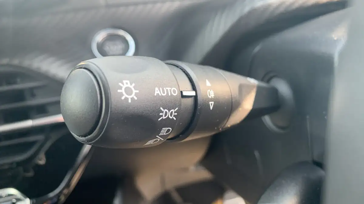 2023-peugeot-208-12-puretech-allure-premium-100ps-big-26