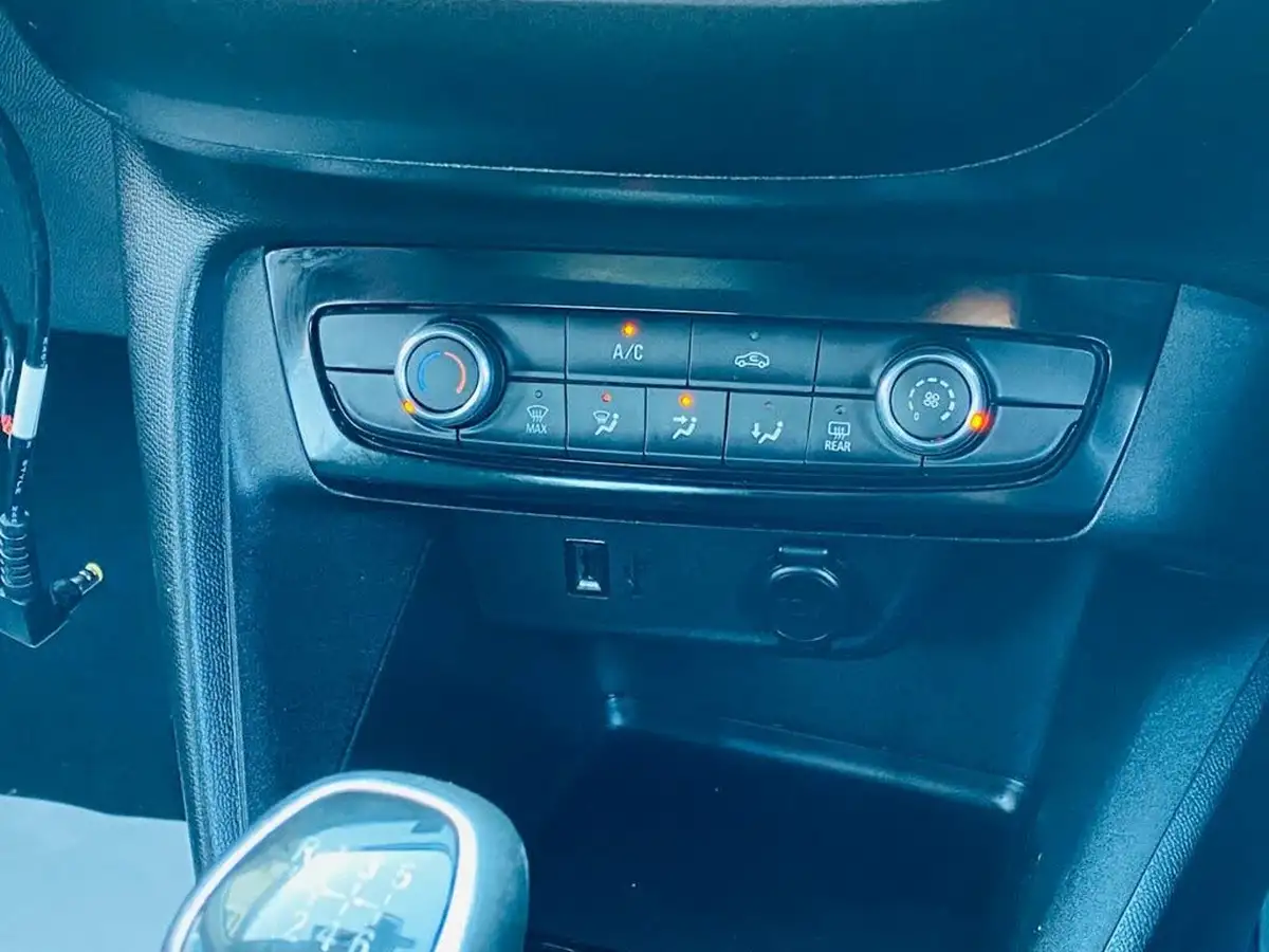 2021-vauxhall-corsa-15-turbo-d-se-big-23