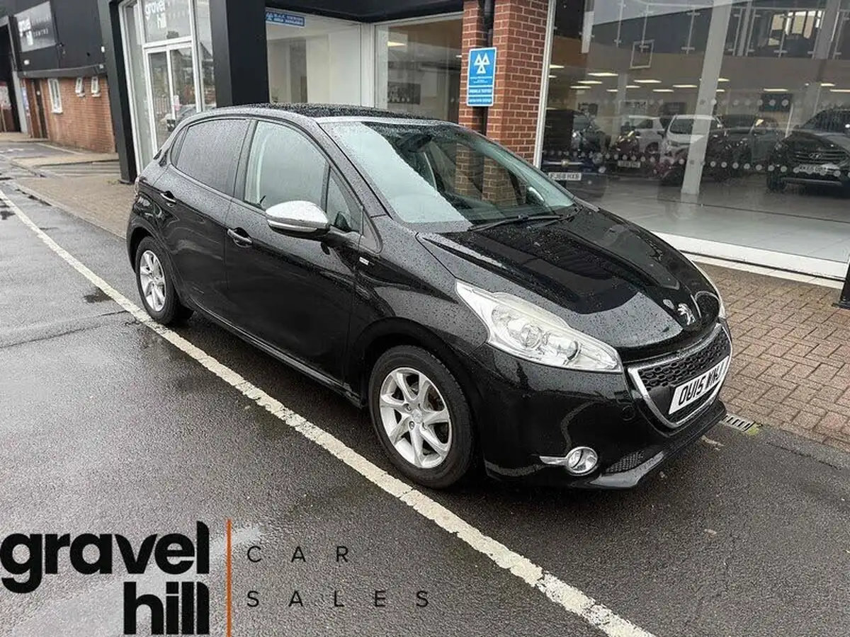 2015-peugeot-208-12-style-puretech-5d-big-0