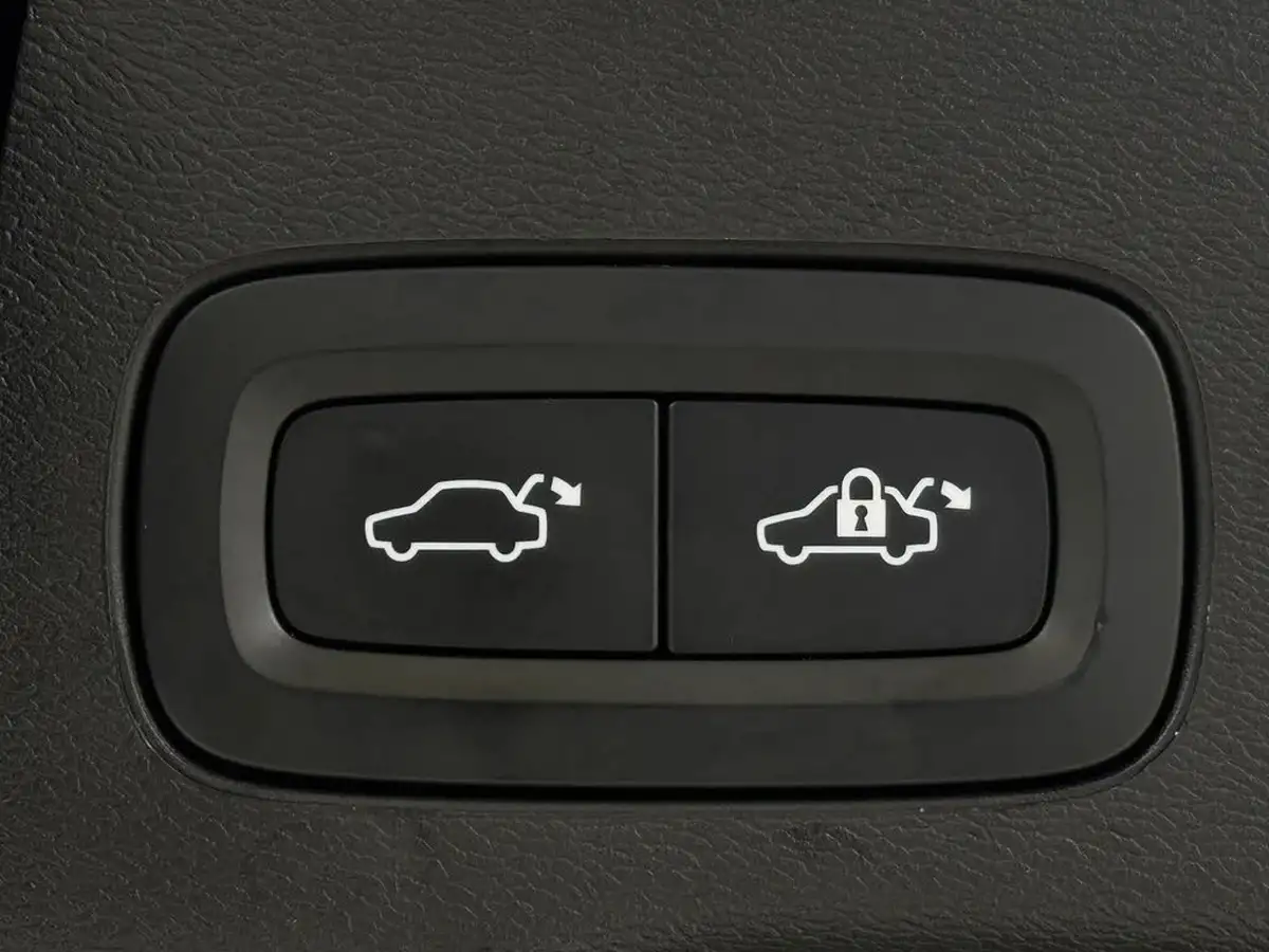 2022-volvo-xc60-20-b5-ultimate-big-13